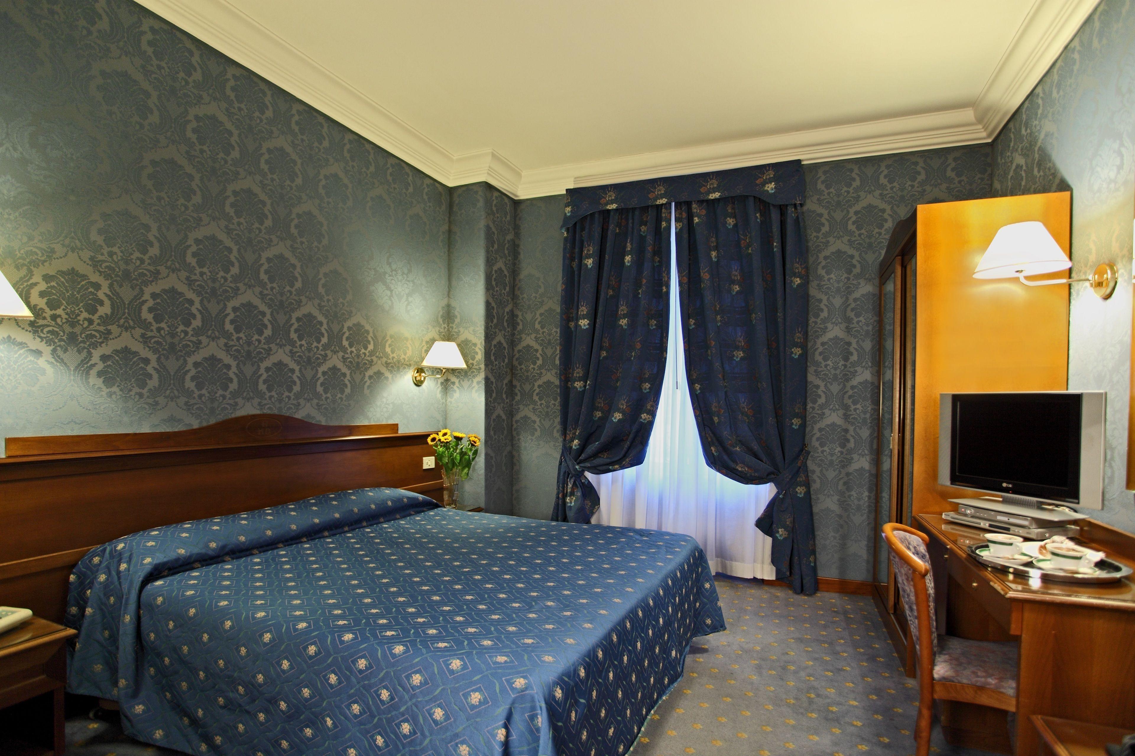 Hotel Montecarlo — Foto 1
